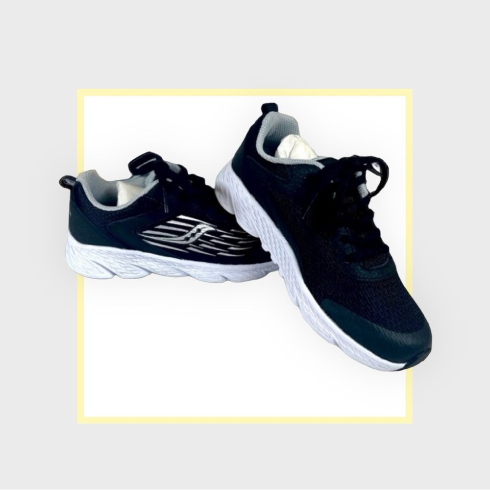 NEW SAUCONY BLACK BOYS SNEAKERS Size 2W